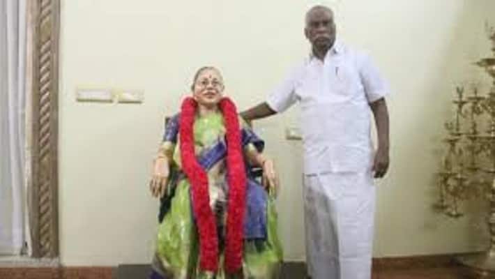 Madurai businessman carves idol for dead wife at home ..! Madurai businessman carves idol for dead wife at home ..!