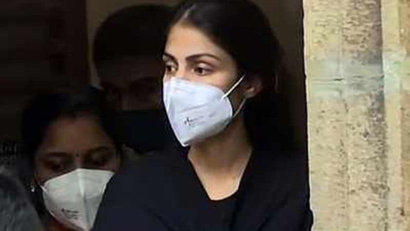 Rhea Chakraborty confesses name sara ali khan, rakul preet singh in ncb interrogation BRd