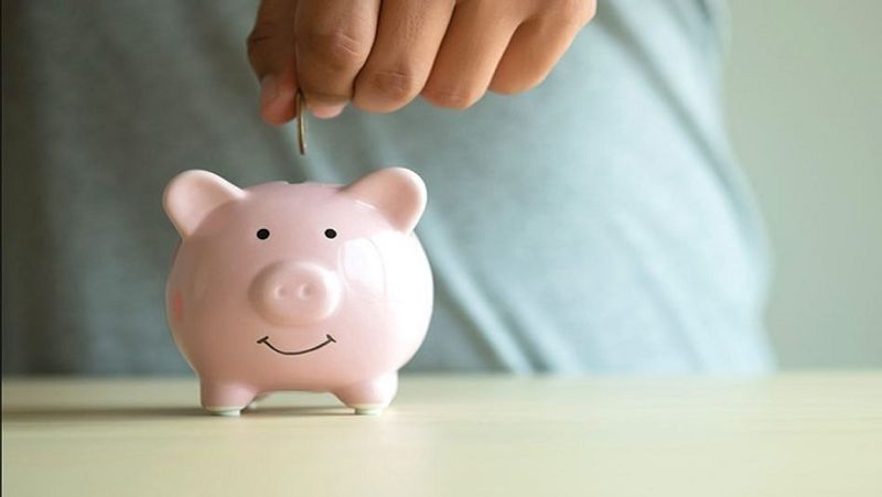पब्लिक प्रोविडेंट फंड (PPF)
पोस्ट ऑफिस में पीपीएफ अकाउंट वयस्कों के अलावा बच्चों भी खोल सकते हैं। पीपीएफ अकाउंट कम से कम 500 रुपए से खोला जा सकता है। इस अकाउंट पर अभी सालाना ब्याज दर 7.1 फीसदी है। अकाउंट में एक वित्त वर्ष में कम से कम 500 रुपए और अधिकतम 1.5 लाख रुपए जमा करना जरूरी है।
(फाइल फोटो)
