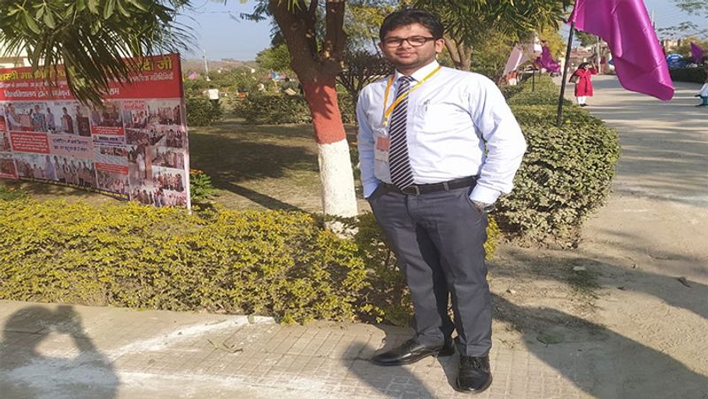 दीपक का कहना है कि ये माता-पिता, बड़ों और गुरुजनों का आशीर्वाद है कि मुझे इस एग्जाम में सफलता मिली। आगे चलकर IAS बनने का ख़्वाब है. उसे भी पूरा करने के लिए प्रयास जरूर करूंगा।
