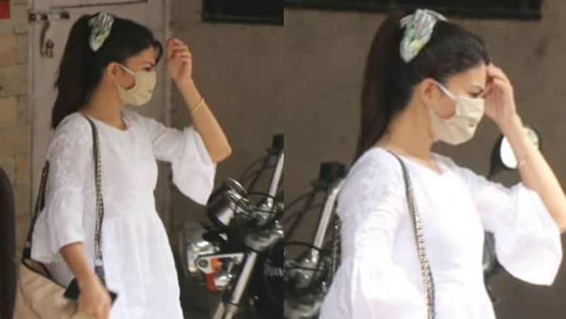 जैकलीन फर्नाडिज (jacqueline fernandez) अंधेरी में स्पॉट हुई। 