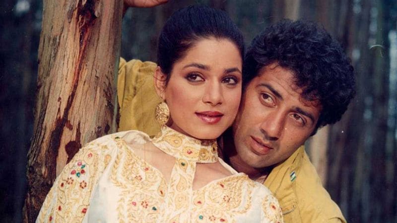 बॉबी से ब्रेकअप करने के बाद नीलम ने सनी देओल (sunny deol) के साथ फिल्म की थी। फिल्म के सेट पर सनी और नीलम के बीच किसी प्रकार की कोल्ड वाइव नहीं थीं। नीलम ने इंटरव्यू के दौरान इस बात की खुशी जताई थी कि बॉबी के कारण सनी का व्यवहार उनके प्रति नहीं बदला था।