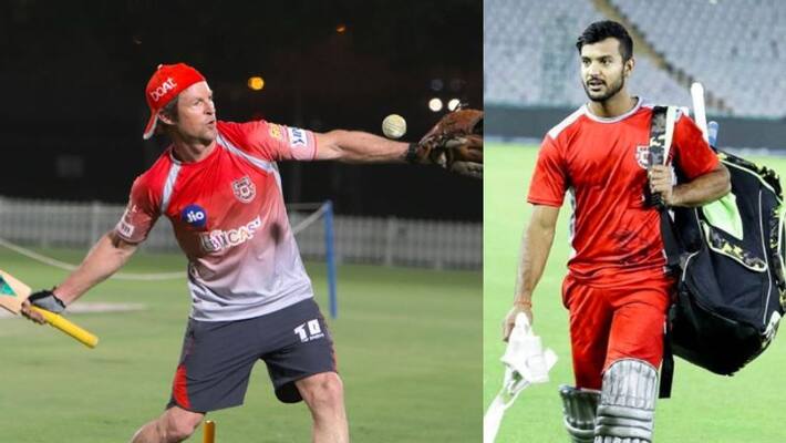 Mayank Agarwal giving catching drills to Jonty Rhodes, video share by Kings XI Punjab spb Mayank Agarwal giving catching drills to Jonty Rhodes, video share by Kings XI Punjab spb