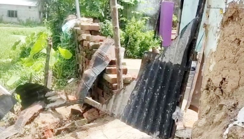 BJP woman leader house allegedly destroyed by TMC in Burdwan BTD