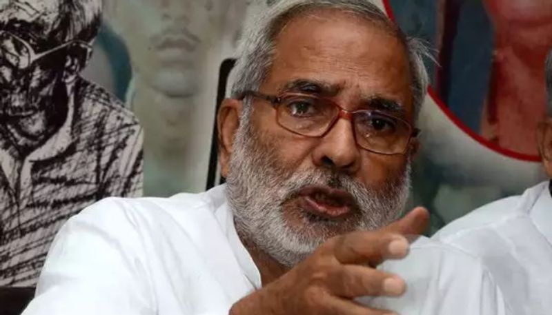 ड्राइवर के लेट होने के बावजूद रघुवंश बाबू नाराज नहीं हुए। उन्हें मालूम था कि किसी कारणवश ही उससे देरी हुई होगी। यह किस्सा जाहिर करता है कि वो साधारण आदमी और उसकी जरूरतों की भी इज्जत किया करते थे। रघुवंश की सादगी के कई किस्से मशहूर हैं। 