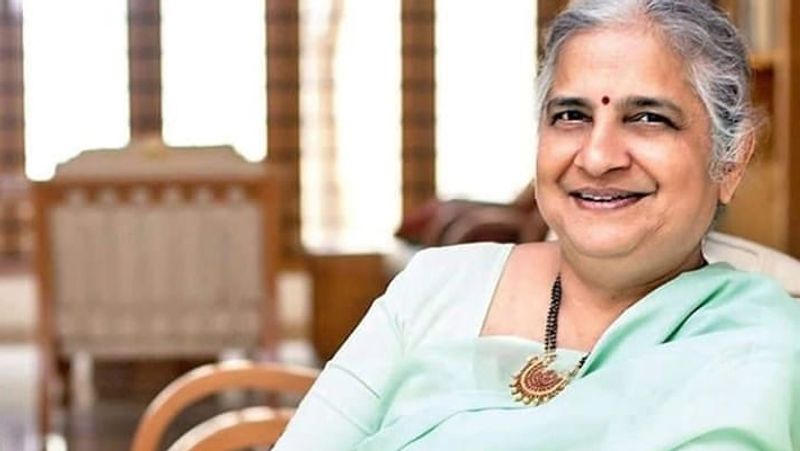 इतना ही नहीं भोजनालय के बर्तनों को साफ करती हैं, फिर शेल्फ की सफाई, सब्जियों का स्टॉक लेती हैं, सब्जियां कटवाती हैं।