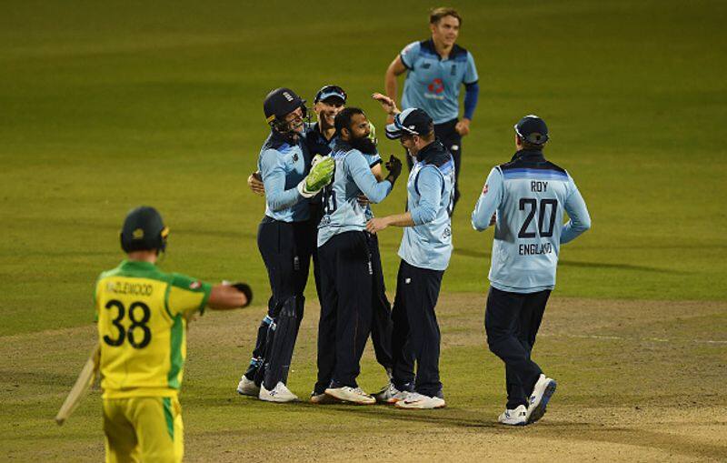 england beat australia by 24 runs in second odi