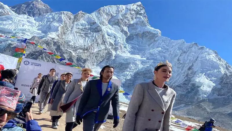 नेपाल
भारत के बाद नेपाल (Nepal) दूसरा ऐसा देश है जहां सबसे ज्यादा हिंदी बोली जाती है। यहां हिंदी के साथ ही नेपाली और भोजपुरी भी बोली जाती हैं।