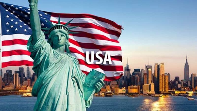 अमेरिका
अमेरिका (America) में हिंदी भाषी लोगों का तीसरा सबसे बड़ा समूह है। देश में लगभग 6 लाख लोग इस भाषा को बोलते हैं। अमेरिका में हिंदी 11 वीं सबसे पॉपुलर विदेशी भाषा है। 