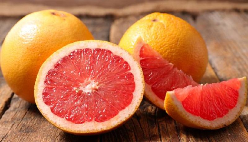 Grapefruit Essential Oil: Grapefruit essential oil is a great way to reduce swelling. In a warm bath, add a few drops of grapefruit essential oil and just relax. You can also add it to a bucket of lukewarm water and soak your feet. Grapefruit has antioxidative properties that help reduce the pain and swelling in the feet. The oil is known to possess anti-inflammatory and diuretic properties that help reduce swelling during pregnancy.