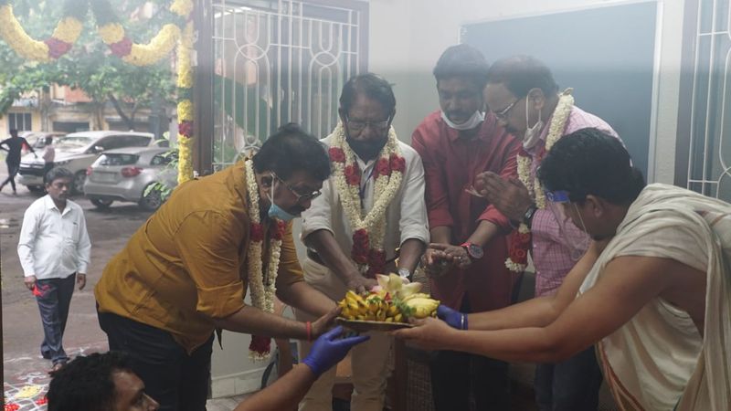 அதற்கான அலுவலக திறப்பு விழா இன்று சென்னையில் உள்ள அண்ணாசாலையில் நடைபெற்றது. பூஜையுடன் நடைபெற்ற புது அலுவலக திறப்பு விழாவில் இயக்குநர் பாரதிராஜா, தயாரிப்பாளர்கள் டி.சிவா, டி.ஜி.தியாகராஜன், தனஞ்ஜெயன், எஸ்.ஆர்.பிரபு, லிலித் குமார், சுரேஷ் காமாட்சி உள்ளிட்டோர் பங்கேற்றனர். 