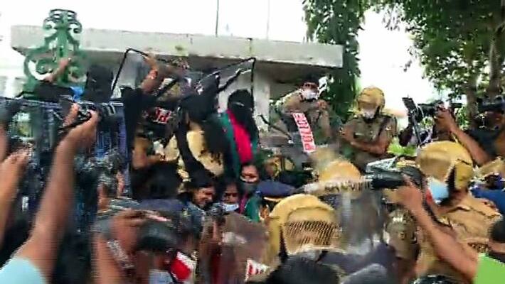 Police Arrests private Teachers Over Chalo Assembly Protest Police Arrests private Teachers Over Chalo Assembly Protest