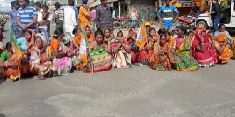 BJP leaders stage protest on the allegation of murdering partyman in Hooghly BTG