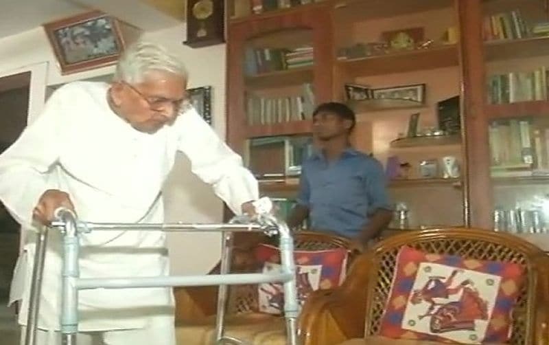 <p>राजकुमार वैश्य ने एमए की 2017 में परीक्षा उत्तीर्ण कर ली थी। इसके बाद सबसे अधिक उम्र में एमए की डिग्री प्राप्त करने वाले विद्यार्थी का रिकॉर्ड भी अपने नाम कर लिया था। (फाइल फोटो)<br />
</p>