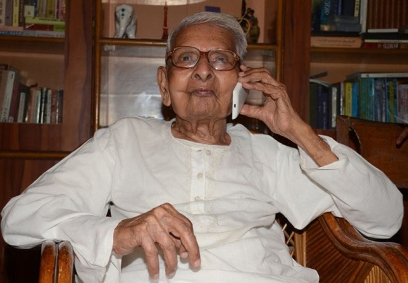 <p><br />
राजकुमार वैश्य के बेटे एनआइटी से रिटायर्ड प्रो. संतोष कुमार बताते हैं कि कोडरमा स्थित माइका कंपनी में कई दशक तक उनके पिता राज कुमार वैश्य जीएम के पद पर कार्यरत थे। पढने-पढ़ाने का शौक सेवानिवृत्त होने के बाद बढ़ता ही चला गया। (फाइल फोटो)<br />
</p>