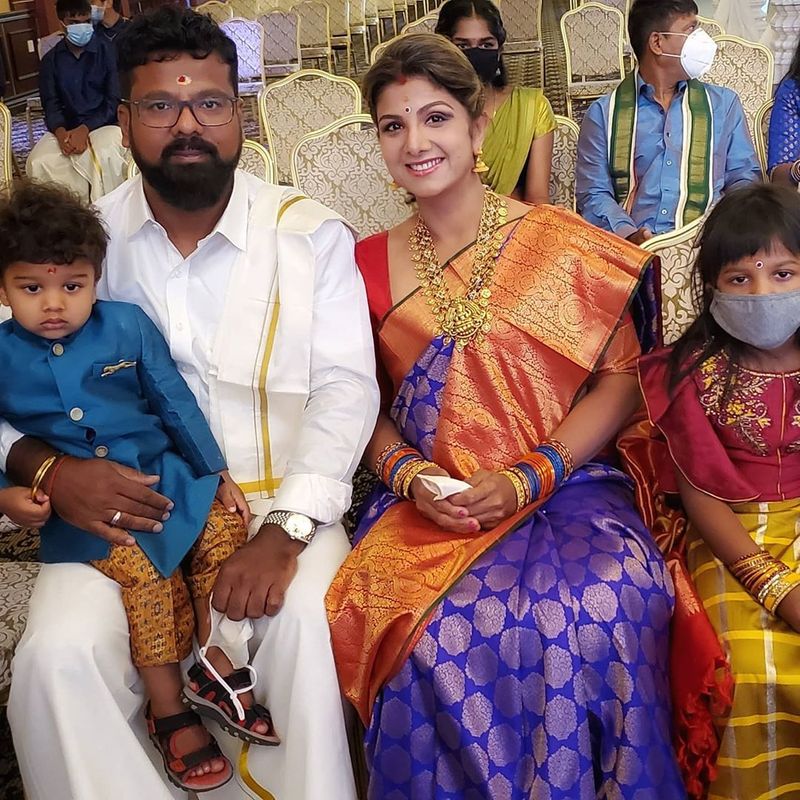 பட்டு புடவையில் பேரழகு 