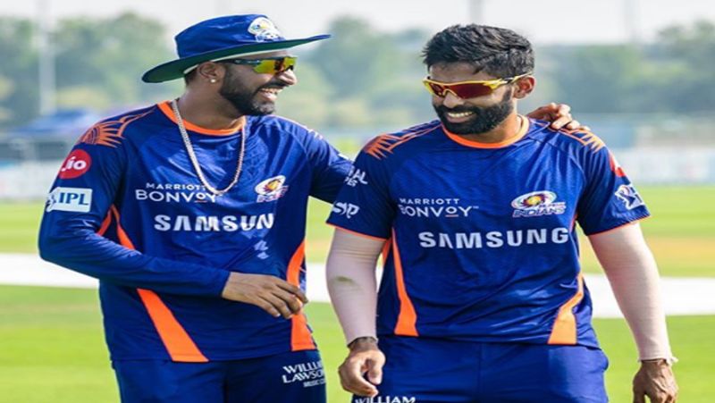 आईपीएल 2020 की तैयारियां जोरों-शोरों से चल रही है। एक तरफ जहां क्रिकेटर जी तोड़ मेहनत कर रहे हैं तो वहीं दूसरी तरफ उनकी मौज मस्ती की तस्वीरें भी वायरल (viral) हो रही है।