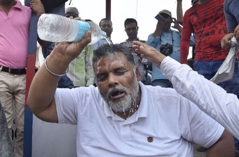 पप्पू के मुताबिक "मैं तीन दिनों तक अपने एक मित्र के घर में रहा। वहां से कोलकता भाग गया। मगर, पुलिस मेरे पीछे पड़ गई और मेरे पीछे घर की कुर्की भी हो गई। मां-बाप को सड़क पर रात गुजारनी पड़ी। मेरे पिता लालू से मिले, लेकिन उन्होंने मदद देने से इनकार कर दिया।"(फाइल फोटो)