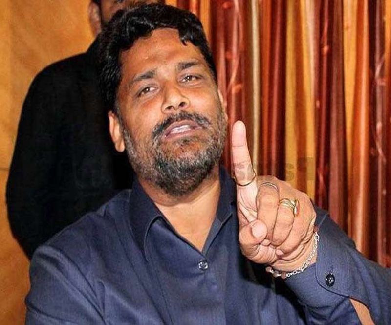 लालू के नेता विरोधी दल बनने के बाद पटना के सभी अखबारों में एक खबर प्रकाशित हुई कि कांग्रेस नेता शिवचंद्र झा की हत्या करने के लिए पूर्णिया से एक कुख्यात अपराधी पप्पू यादव पटना पहुंचा है, जिसकी खबर पटना विश्वविद्यालय के पीजी हॉस्टल जाने पर हुई, जबकि किसी थाने में कोई केस तक नहीं दर्ज था।(फाइल फोटो)