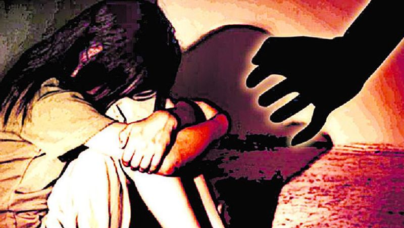 पहले दिन से ही श्यामदेउरवा पुलिस घटना को खारिज करने में जुटी रही। इतना ही नहीं उच्चाधिकारियों को इस घटना की भनक नहीं लगने दी। तीन सितंबर को मामल मीडिया में आने के बाद अधिकारियों को इस बारे में पता चला तो उन्होंने पूछताछ की। श्यामदेउरवा पुलिस ने उन्हें भी युवती को विक्षिप्त होने की रिपोर्ट देकर गुमराह कर दिया। एडीजी जोन के संज्ञान लेने पर चार सितंबर को पुलिस ने मुकदमा दर्ज किया।
