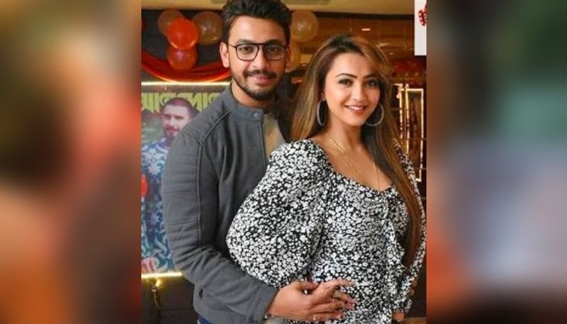 Netizens claim Koushani Mukherjee is pregnant as her and Bonny's old picture went viral ADB