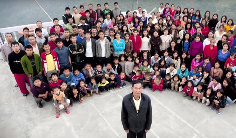 worlds biggest family with 181 members eat 80 kg rice daal with 40 chickens daily kph