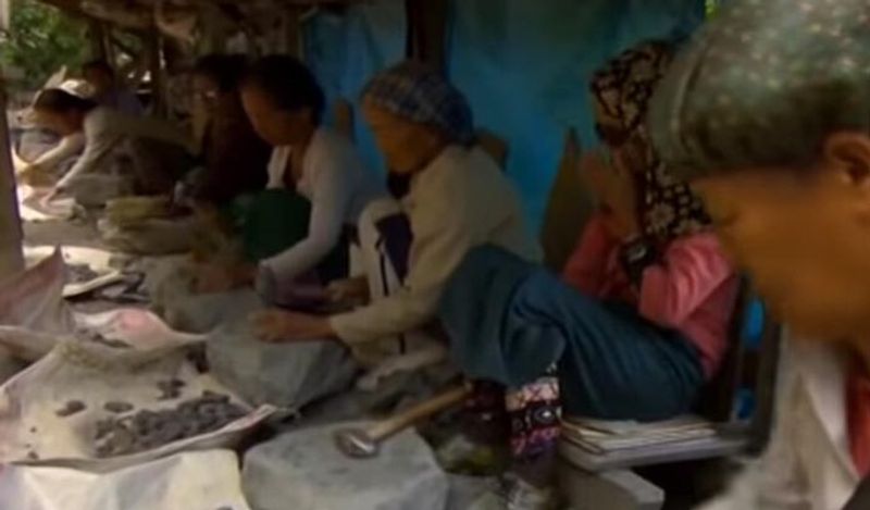 worlds biggest family with 181 members eat 80 kg rice daal with 40 chickens daily kph