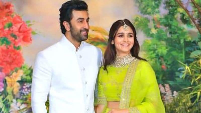 ప్రస్తుతం రణబీర్తో డేటింగ్లో ఉన్నఅలియా గతంలో తనకు రణబీర్ అంటే పిచ్చని చెప్పింది. ఇప్పుడు అదే హీరోతో పీకల్లోతూ ప్రేమలో ఉంది అలియా భట్. అలియాతో పాటు మరో స్టార్ వారసురాలు ఆరాద్యకు కూడా రణబీర్ అంటే ఇష్టమట.