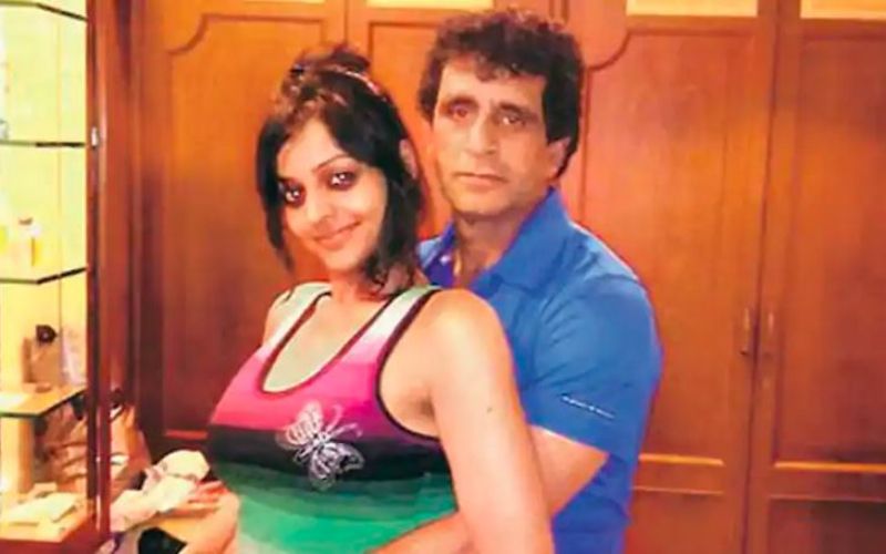 আসাদ রউফশুধু ক্রিকেটার নয়, তালিকায় রয়েছে একজন আম্পায়ারও। পাকিস্তানের আম্পায়ার আসাদ রউফের বিরুদ্ধে বিয়ের প্রতিশ্রুতি দিয়ে যৌন নির্যাতনের অভিযোগ তুলেছিলেন এক ভারতীয় মডেল। তাদের কিছু ছবিও সোশ্যাল মিডিয়ায় ভাইরাল হয়েছিল। যদিও রউফ অভিযোগ অস্বীকার করেছিলন। কিন্তু ছবি প্রকাশ্যে আসায় সমালোচনার মুখে পড়তে হয়েছিল রউফকে।