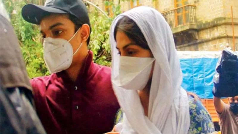 Sushant Singh Rajput Suicide Case Rhea Chakraborty And Showik Chakraborty friend Karamjit one crore car seized KPY