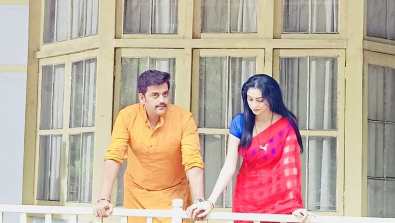 मीडिया रिपोर्ट्स की मानें तो रवि किशन और उनके परिवार के पास कुल 21 करोड़ की चल और अचल सम्पत्ति है। इसका ब्यौरा उन्होंने 2019 के लोकसभा चुनाव में अपने नामांकन के दौरान शपथ पत्र में दिया था।