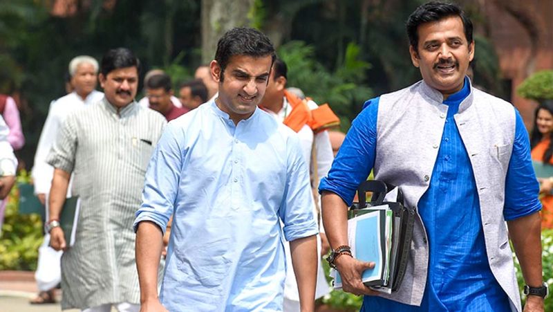 शपथ पत्र के अनुसार, उनके पास 2.70 करोड़, उनकी पत्नी प्रीति के पास 8.58 लाख, संयुक्त परिवार के पास 2.93 लाख और एक आश्रित के नाम 1.37 लाख रुपए की संपत्ति है।