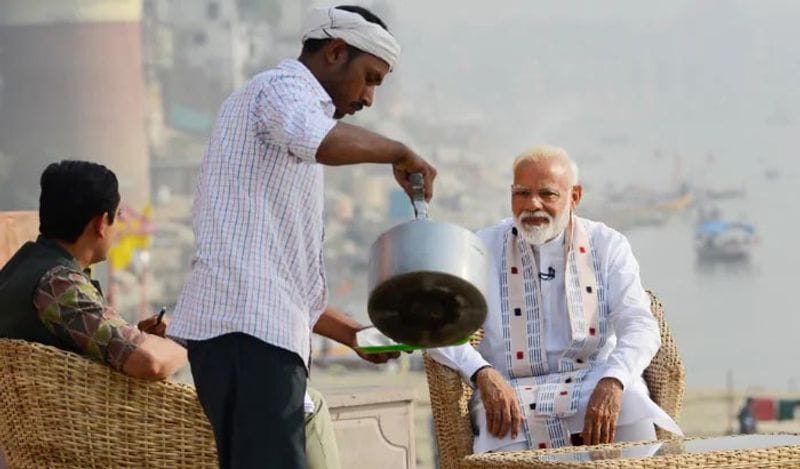 पीएम मोदी अदरक वाल चाय के शौकीन हैं। पूरे देश में ही इस चाय के शौकीनों की संख्या काफी ज्यादा है।