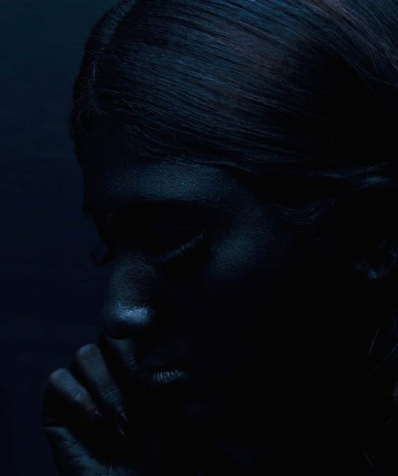 biggboss julie black makeup dark photo shoot