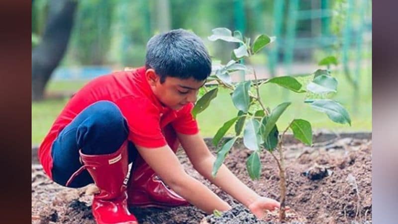 वहीं, युग ने अपने बर्थडे वाले दिन पनवेल वाले फॉर्महाउस पौधारोपण भी किया। अजय ने बेटे की फोटोज इंस्टाग्राम पर भी शेयर की थी। फोटो शेयर कर अजय ने लिखा था- एक हरे-भरे कल की ओर काम। इससे ज्यादा नहीं मांग सकते। हैप्पी बर्थडे युग। अभी बहुत कुछ है आने को। 