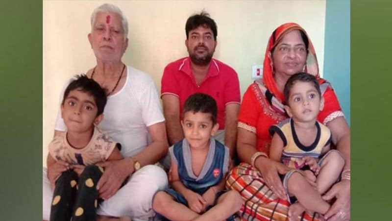विराट के पिता पिनाकी शर्मा फूड सप्लाई विभाग में कार्यरत हैं। वहीं, मां हुस्न शर्मा बीडीपीओ में काम करती हैं।
