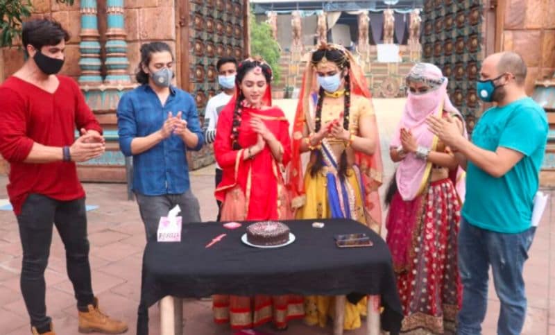 ಇನ್ನು ಸೀರಿಯಲ್ ಸೆಟ್ನಲ್ಲಿಯೂ ಸರಳವಾಗಿ ಕೇಕ್ ಕಟ್ ಮಾಡಿ ಬರ್ತ್ಡೇ ಆಚರಿಸಲಾಗಿದೆ.