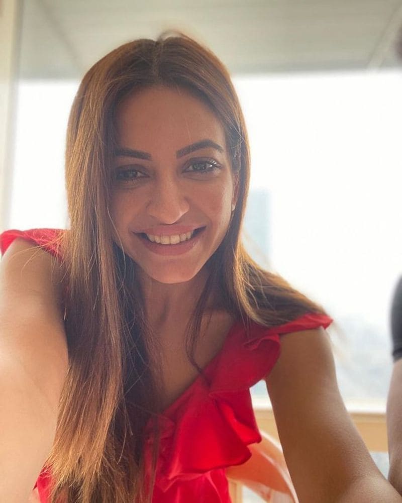 ఇటీవలే హిందీలో కూడా పాగల్ పంతి హౌస్ ఫుల్-4 సినిమాలతో హిట్ అందుకుంది. దాంతో ఆమెకుమరిన్ని ఆఫర్స్ వస్తున్నాయి. అయితే కరోనాతో గ్యాప్ వచ్చింది.