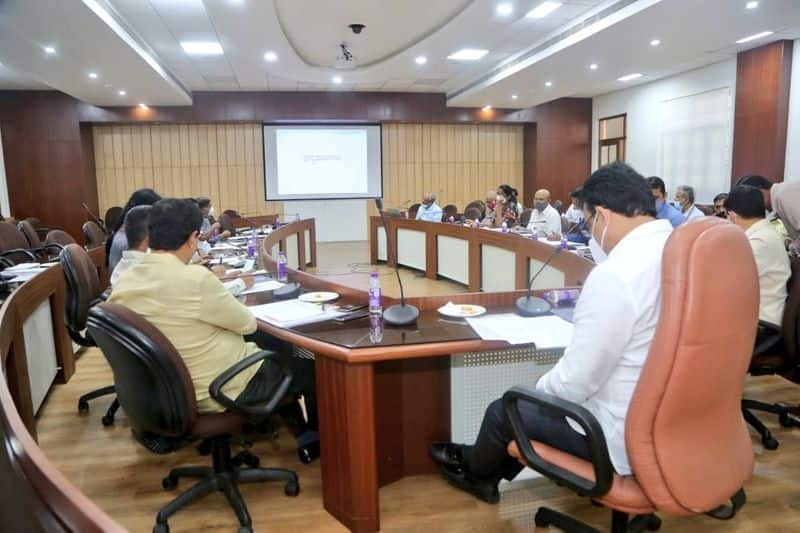 Dycm Ashwath Narayan discusses with council-members For Changes In higher education rbj