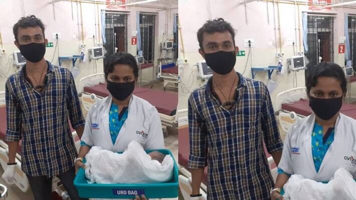 woman gives birth in an autorickshaw with the help of ambulance employees woman gives birth in an autorickshaw with the help of ambulance employees