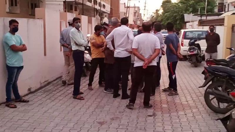 घटना के समय पृथ्वीराज सिंह के पिता नरेंद्र सिंह गांव गए हुए थे। सूचना मिलते ही वे बदहवास होकर घर पहुंचे।