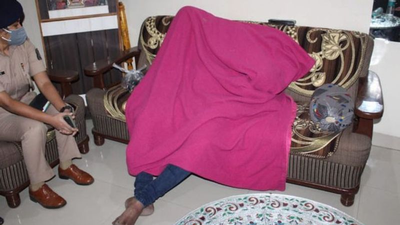 बता दें कि मृतक के पिता नरेंद्र सिंह को उनके उल्लेखनीय कार्यों के लिए राष्ट्रपति अवार्ड मिल चुका था। वे मूल रूप से कालावाड तहसील के केल मेघडा गांव के रहने वाले हैं।
