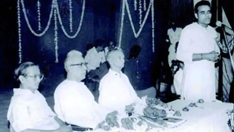 पीएम मोदी की यह तस्वीर 1973 की है, जब उनको सिद्धपुर में आयोजित एक विशाल सम्मेलन के लिए काम करने की जिम्मेदारी दी गई थी।
