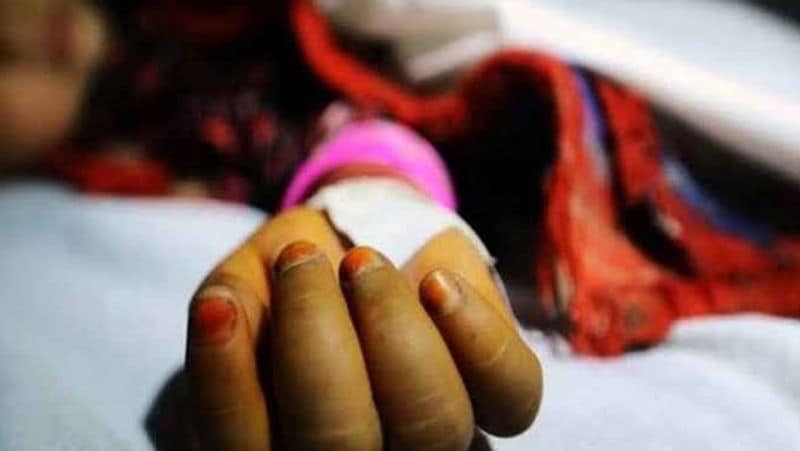 जब बेटी टॉफी लेकर काफी देर तक घर नहीं आई तो परिवार वाले और पड़ोसियों ने मिलकर उसकी खोजबीन शुरू कर दी। घरवालों को तब पता चला जब बच्ची की चीखें सुनाई दी। तब मम्मी, शुमैला बीबी तुरंत घटना स्थल पर पहुंची। 
