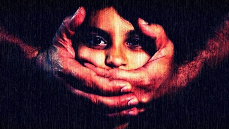मीडिया रिपोर्ट्स की मानें तो ये मामला 12 सितंबर का है और घटना पंजाब से सटे इलाके की है, जो कि पाकिस्तान का हिस्सा है। आरोपी सलमान और उसके दो दोस्त मुमताजबाद के पड़ोसी शहर सबर्ब से ताल्लुक रखते थे।
