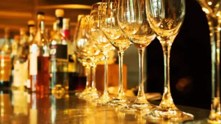 Virus curbs late-night drinking in British Parliament ALB Virus curbs late-night drinking in British Parliament ALB