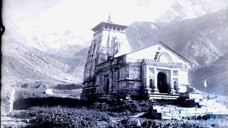 टीम में रुद्रप्रयाग, चमोली और पौड़ी गढ़वाल से सात उप निरीक्षक और 20 आरक्षी के साथ एसडीआरएफ के तीन उप निरीक्षक, एक मुख्य आरक्षी और 19 आरक्षी शामिल हैं। साथ ही रुद्रप्रयाग जिले से 10 फार्मेसिस्ट भी टीम में हैं। प्रत्येक टीम में उप निरीक्षक समेत पुलिस व एसडीआरएफ के दो-दो आरक्षी और एक फार्मेसिस्ट को रखा गया है। 