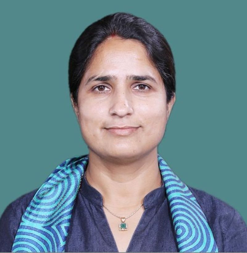 सार्थक की मां को हार्ले डेविडसन बाइक चलाना पसंद है। वो 2014 में हार्ले लेडीज क्लब की मेंबर भी थी। 2016 में वुमन्स डे के मौके पर वो संसद हार्ले डेविडसन बाइक ड्राइव कर पहुंची थीं। उन्होंने यह बाइक 2015 में खरीदी थी।(फाइल फोटो)