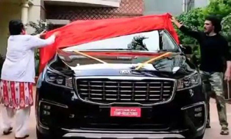 Kannada actor upendra welcomes kia carnival car prior birthday vcs