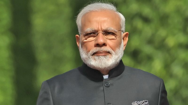 पीएम ने नई शिक्षा नीति का औचित्य बताते हुए कहा कि कभी डॉक्टर, कभी वकील, कभी इंजीनियर बनाने की होड़ लगी थी। दिलचस्पी, क्षमता और मांग की मैपिंग के बिना इस होड़ से छात्रों को बाहर निकालना जरूरी था।